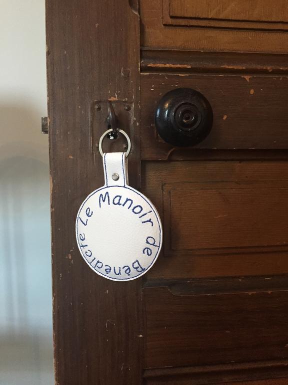 Le Manoir De Benedicte B&B Cahan Exteriör bild