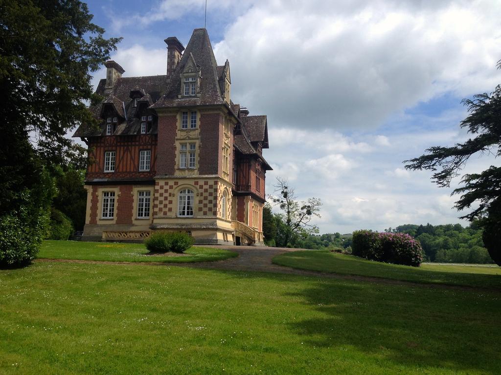 Le Manoir De Benedicte B&B Cahan Exteriör bild